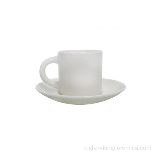 Tasse en céramique élégante pour le thé de l&#39;après-midi